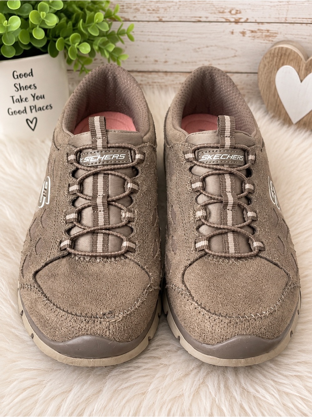 Skechers Women’s Taupe/Brown Sneakers – Size 6.5